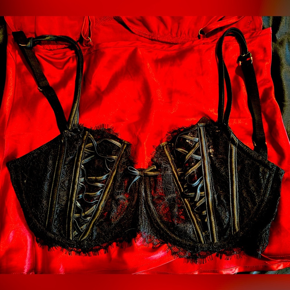 Victoria's Secret Lace. Bra 34DD